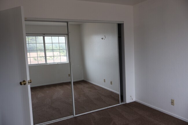 Foto del edificio - 571 S Evergreen Dr