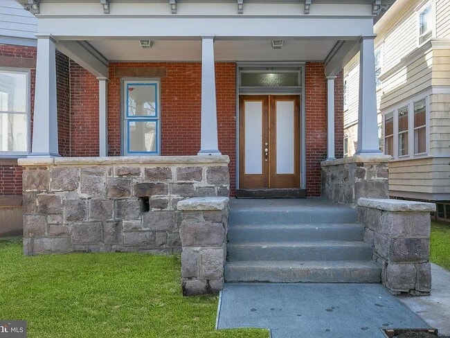front porch - 815 Berkeley Ave