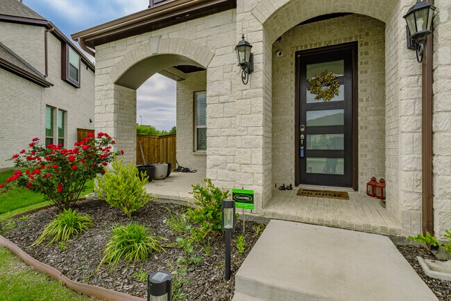 Foto del edificio - 12609 Royal Oaks Ln