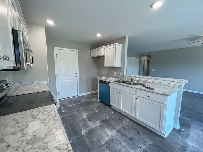 Building Photo - 105 Callaway Cres