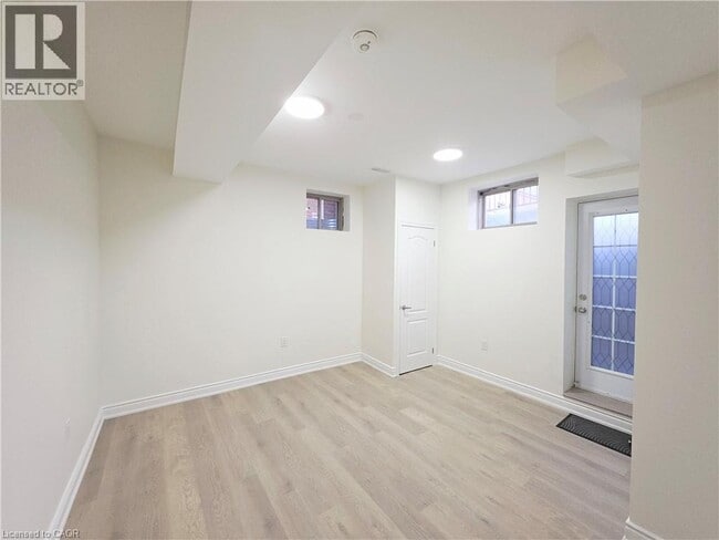 Building Photo - 55 William Dunlop St.