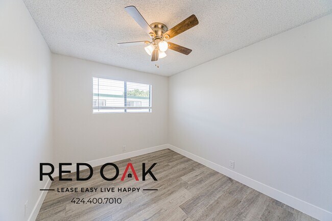 Foto del edificio - 12883 San Fernando Rd