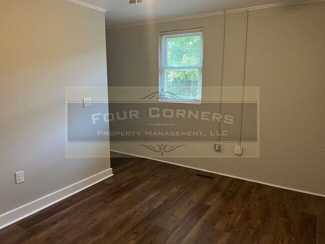 Foto del edificio - 1472 N Cherry St