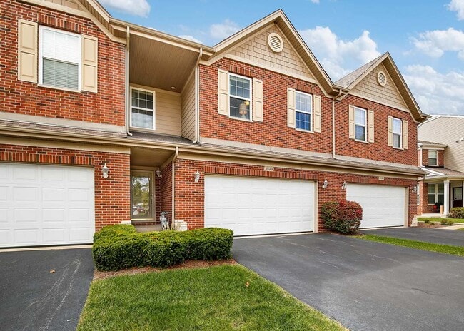 Photo - 10S458 Carrington Cir Townhome