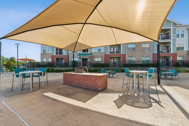 Building Photo - Spyglass Of Ennis
