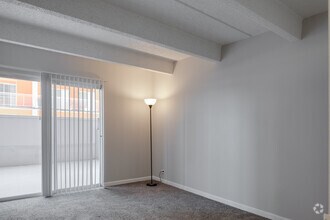 1BR, 1BA - 688SF - The Paramount