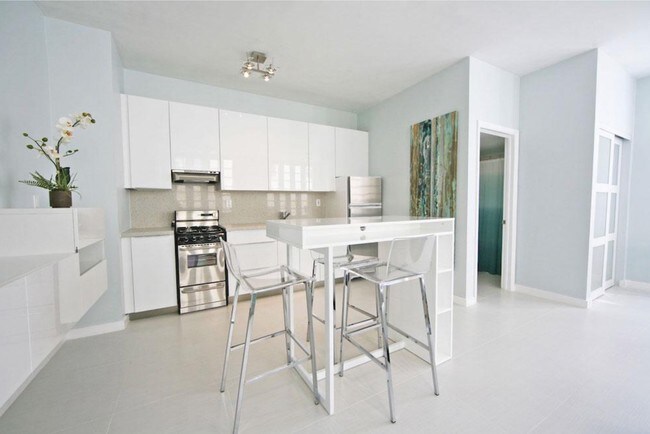 Building Photo - 9540 Collins Ave