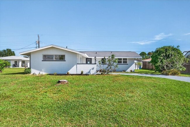 Building Photo - 420 Palm Creek Dr