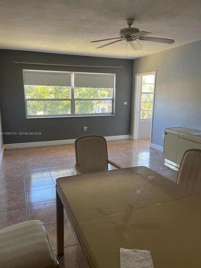 Building Photo - 20111 NE 27th Ct