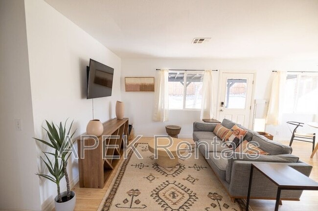 Foto del edificio - 61493 Desert Air Rd