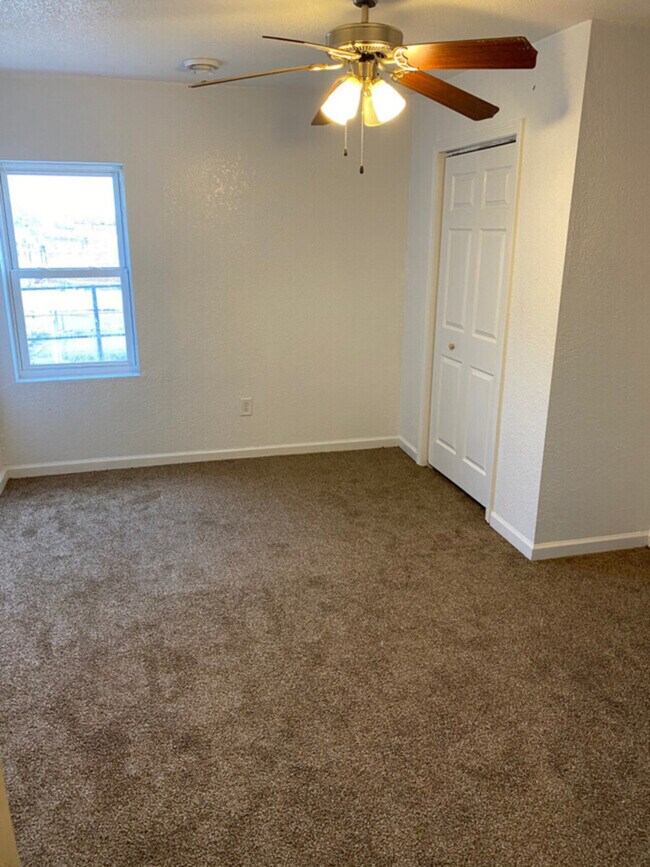 Building Photo - 2024 Central Ave, Dubuque, IA 52001 #3