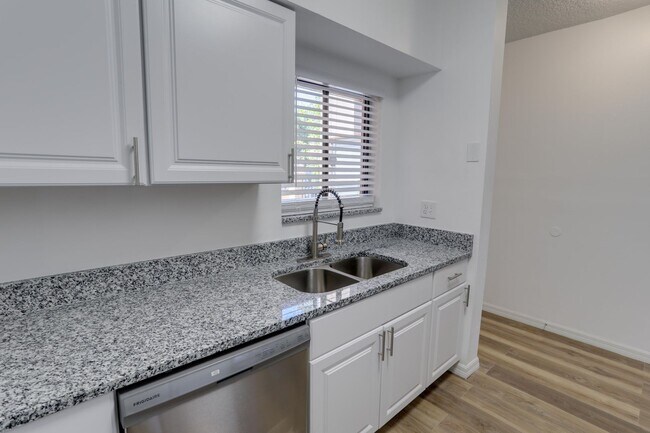 Building Photo - 4719 Capri Pl