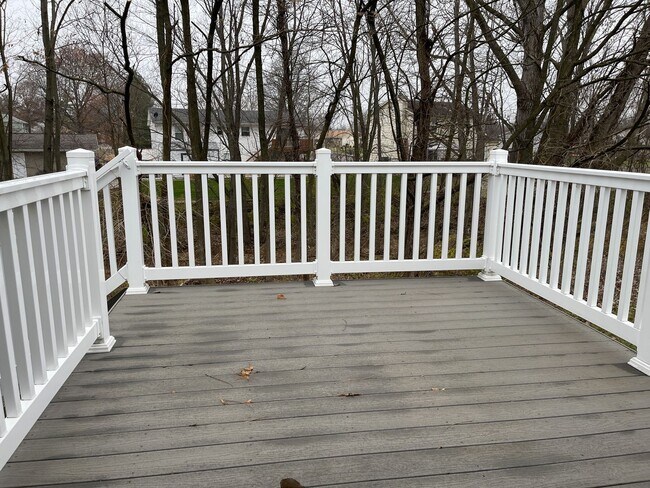 Building Photo - Beautiful Newer Home in Excellent Conditio...