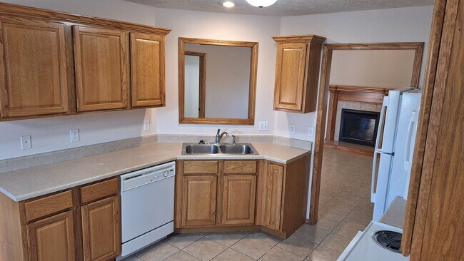 Foto del edificio - Make this Lovely 3 Bedroom your home for the New Year