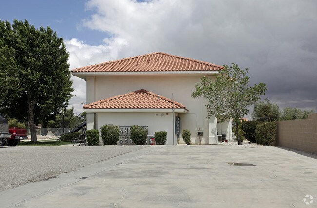 Building Photo - 9578 Maple Ave