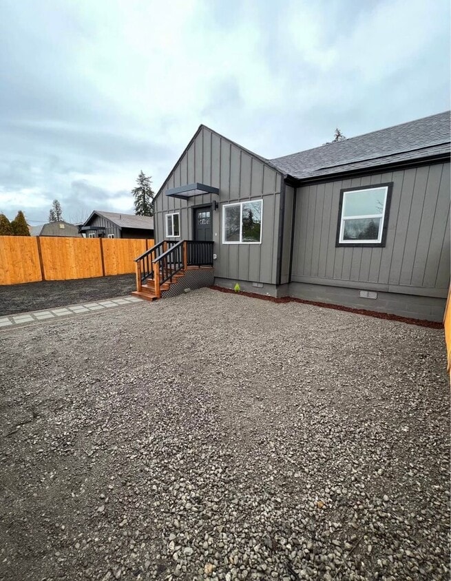 Primary Photo - Modern 3-Bed Home Near JBLM with Vaulted C...