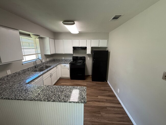 Building Photo - 2916 Bernice Dr