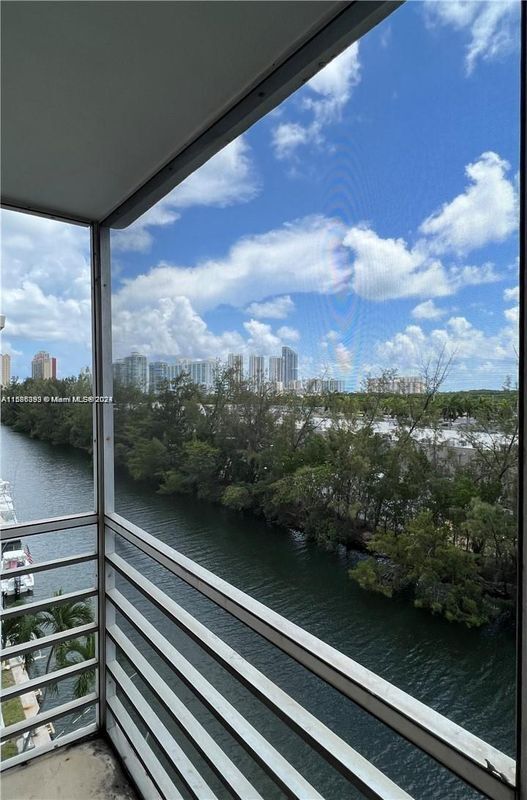 Foto del edificio - 3660 NE 166th St