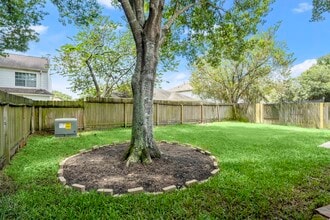 Building Photo - 16014 Lakestone Dr