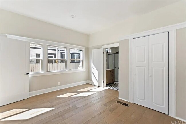 Foto del edificio - 1705 S Burlington Ave
