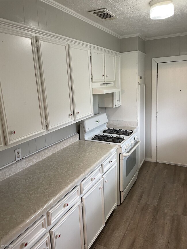 Foto del edificio - 3 br, 1 bath Duplex - 2322 Utah Street 1