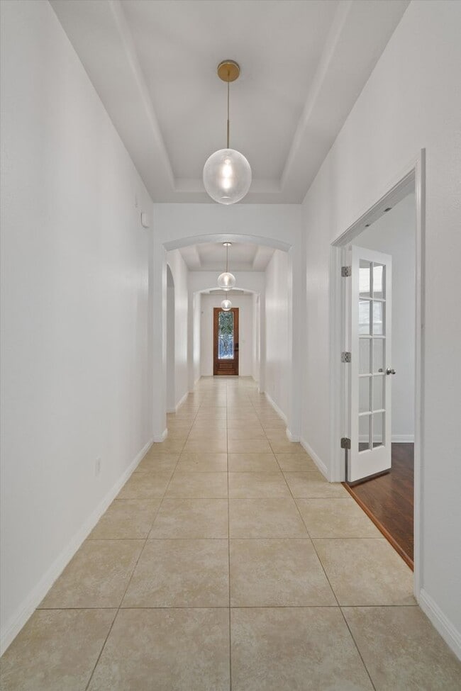 Building Photo - 2822 Garlic Creek Dr, Buda, Texas 78610