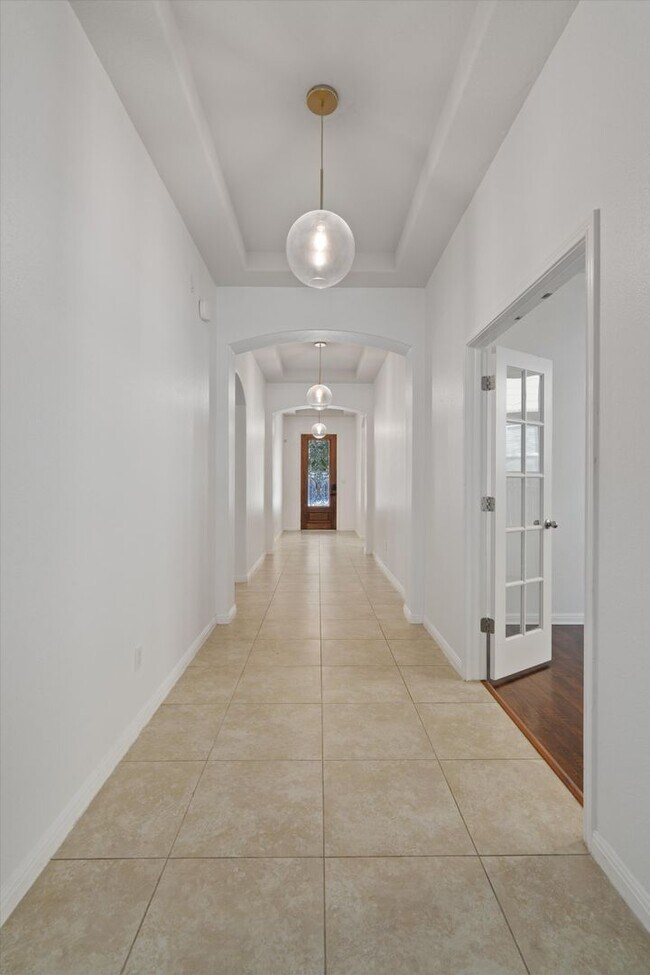 Foto del edificio - 2822 Garlic Creek Dr, Buda, Texas 78610