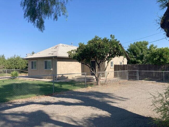 Foto del edificio - Country Home 3 Bedroom 1 Bath
