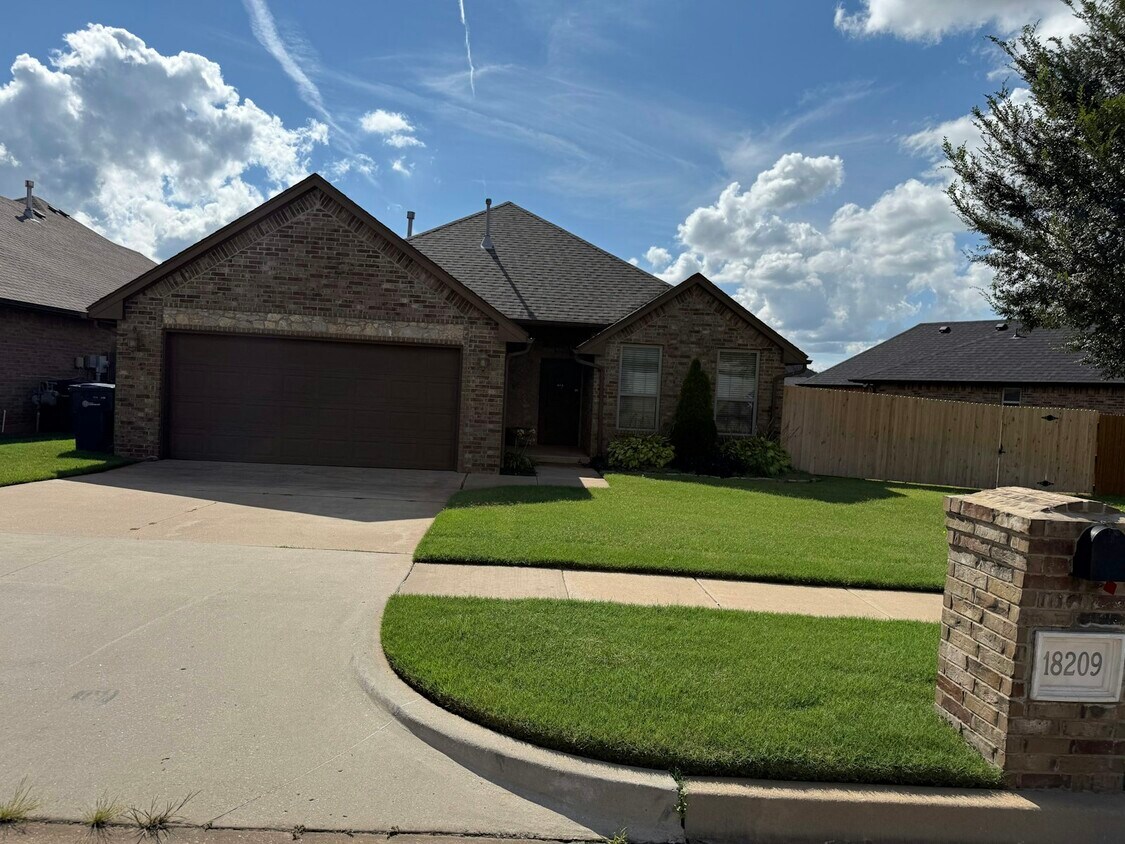 Foto principal - 18209 Bridlington Dr