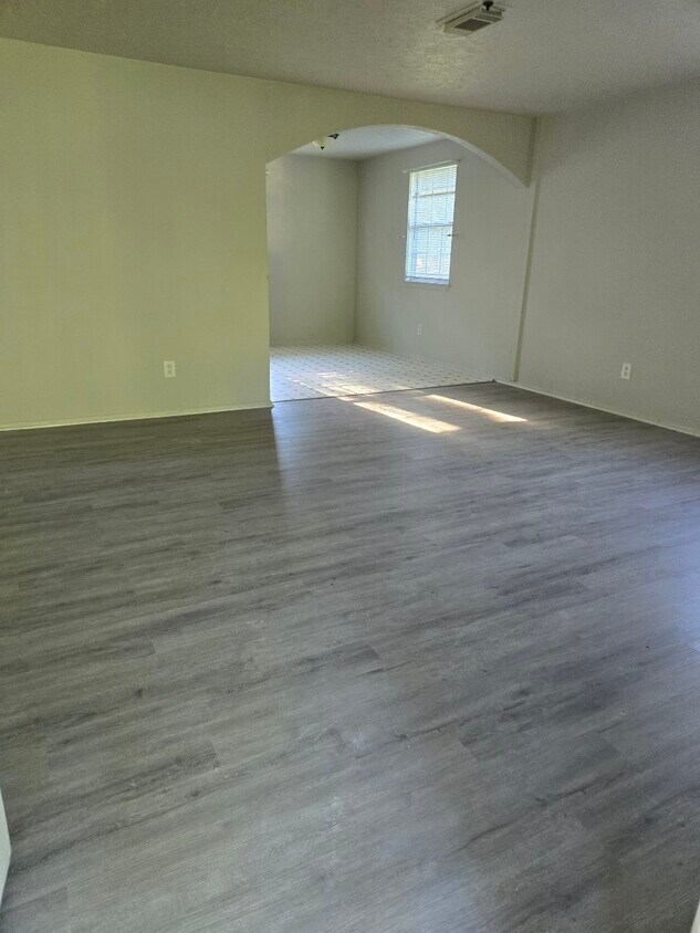Foto principal - 19639 Maple Ln