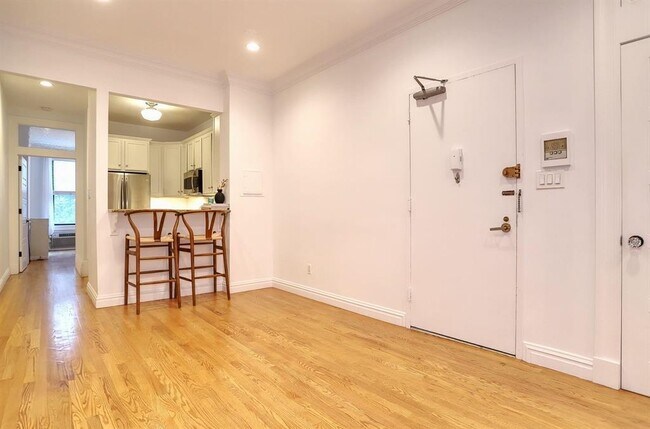 Foto del edificio - 1122 Hudson St