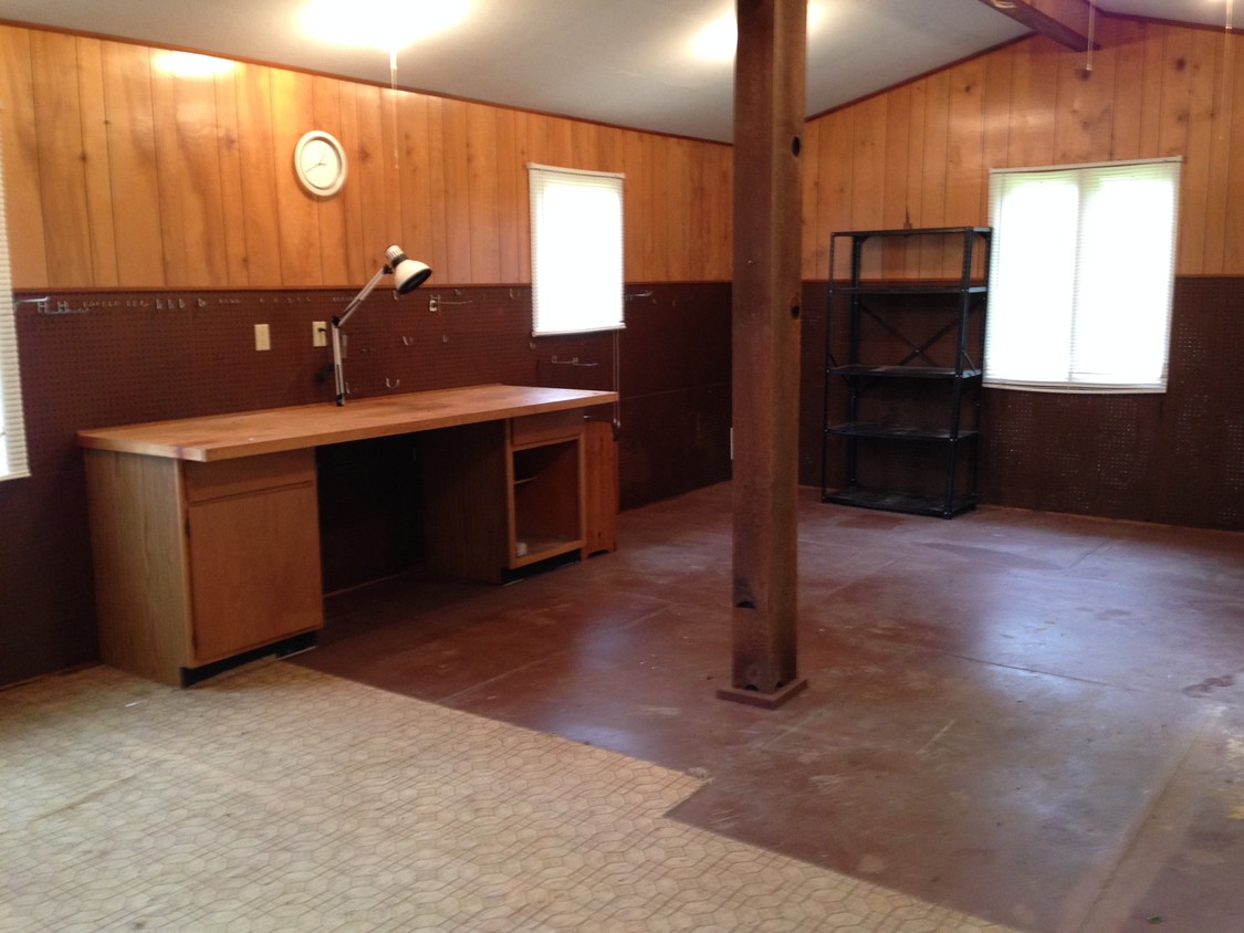 Primary Photo - 2401 E Highway 96