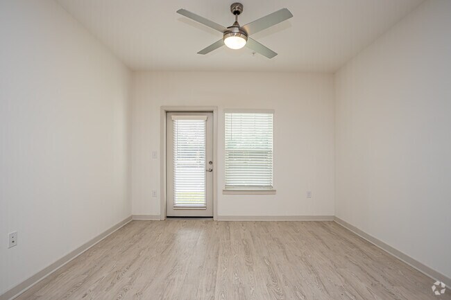 2BR, 2BA - 1,176SF - East Bay Flats Apartments