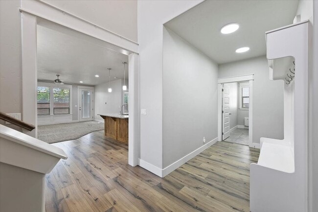 Building Photo - Stylish 4-Bed + Loft Just Minutes from The...