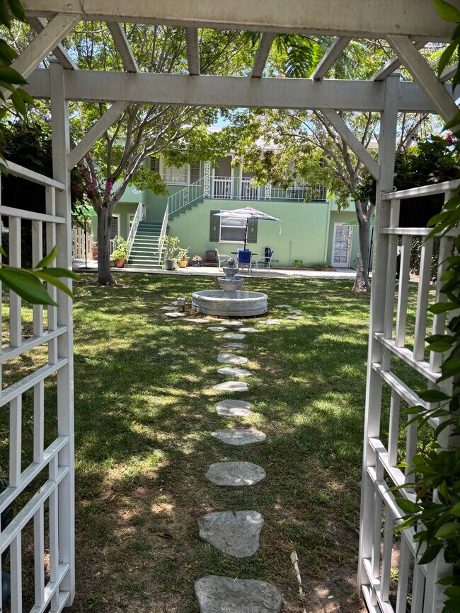Foto del edificio - 3547 Gundry Ave