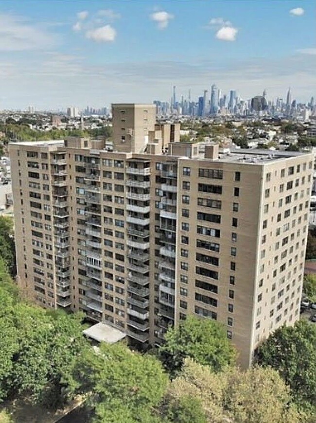 Building Photo - 201 St Pauls Ave