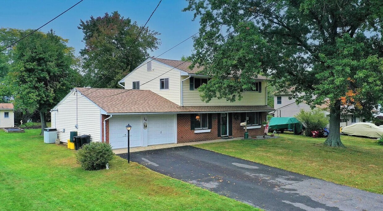 24 Langley Rd, Kendall Park, NJ 08824 House Rental in Kendall Park