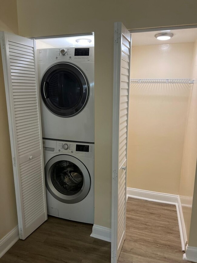 Building Photo - 2705 Riverside Ave