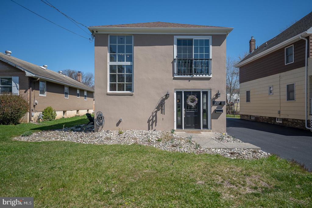 Primary Photo - 257 Saxer Ave