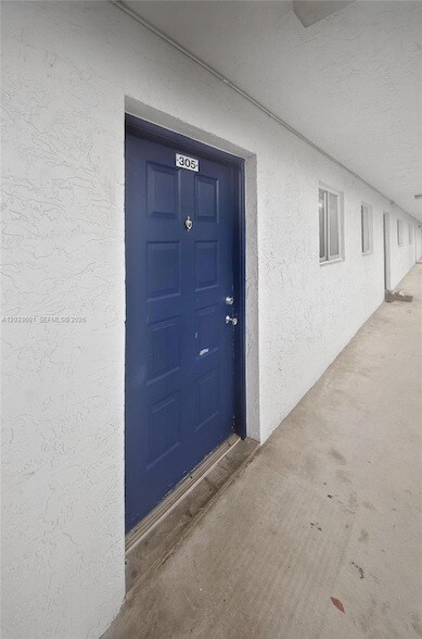 Foto del edificio - 8750 N Sherman Cir
