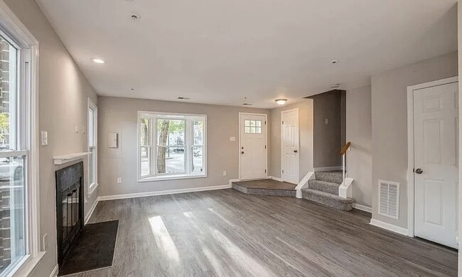 Building Photo - 15501 Empress Way