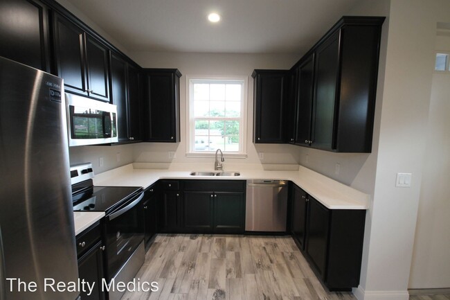 Building Photo - 2 br, 2 bath House - 732 E Broadway St