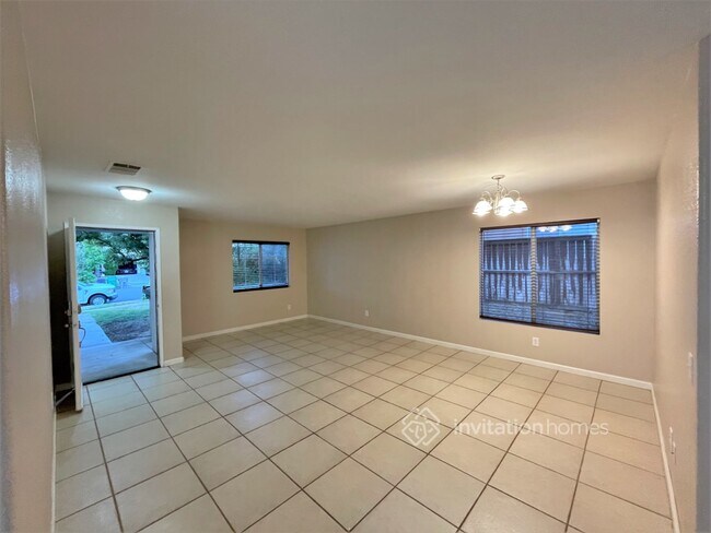 Building Photo - 781 Hillview St