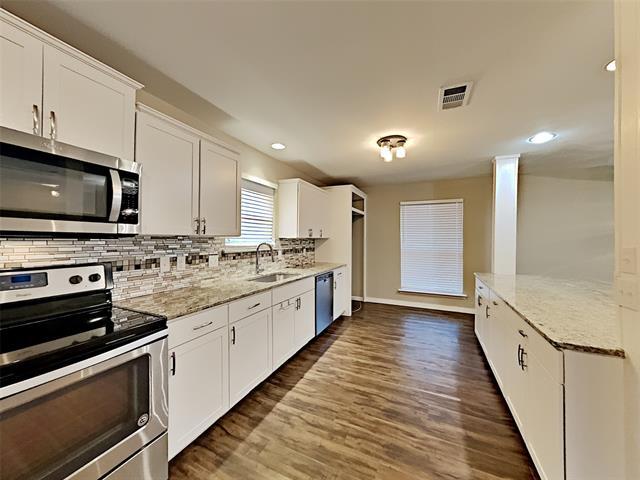 Building Photo - 2412 Flagstone Dr