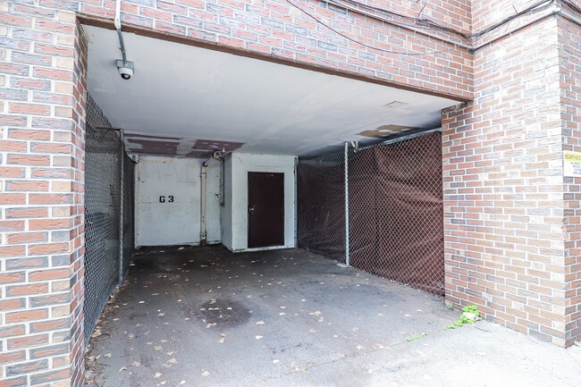 Building Photo - 40 Owen St