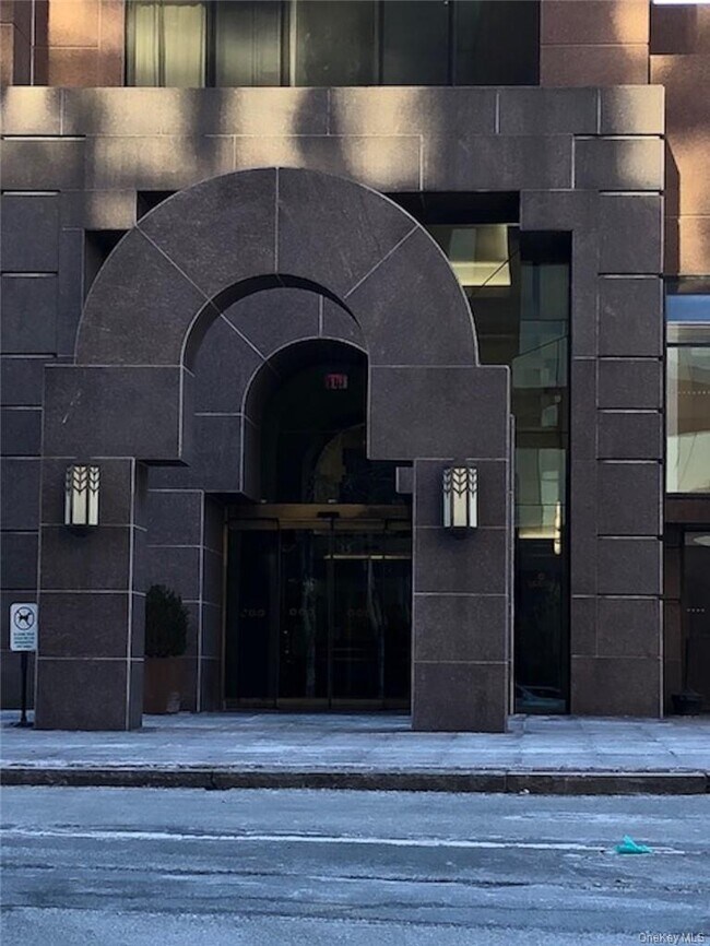 Foto del edificio - 4 Martine Ave