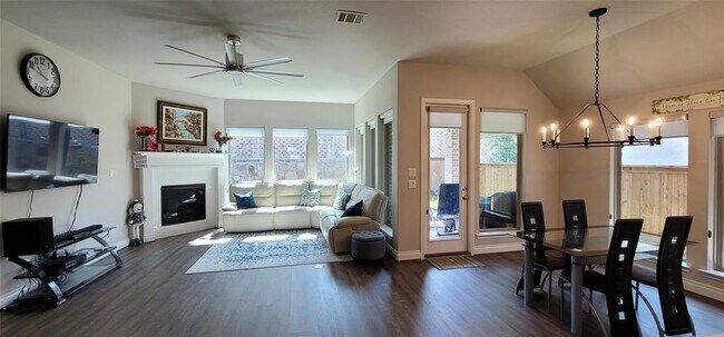 Foto del edificio - 3236 Lexington Dr