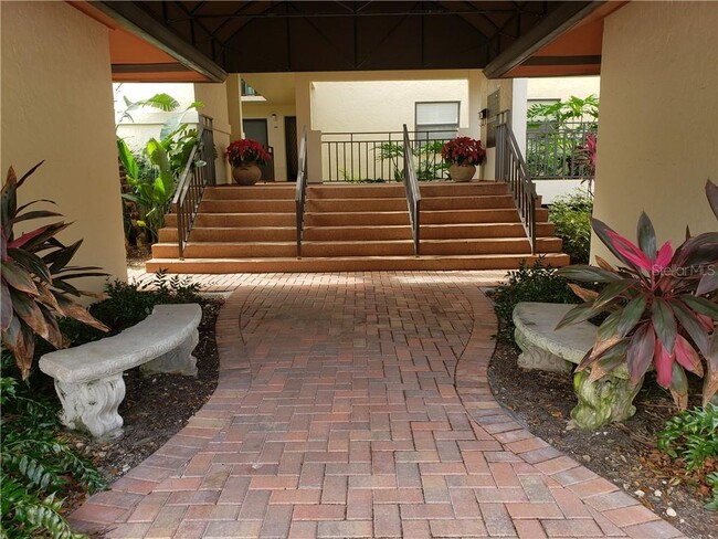 Foto del edificio - 6430 Sun Eagle Ln