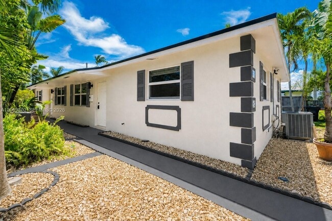 Building Photo - 850 SW 12th Ct