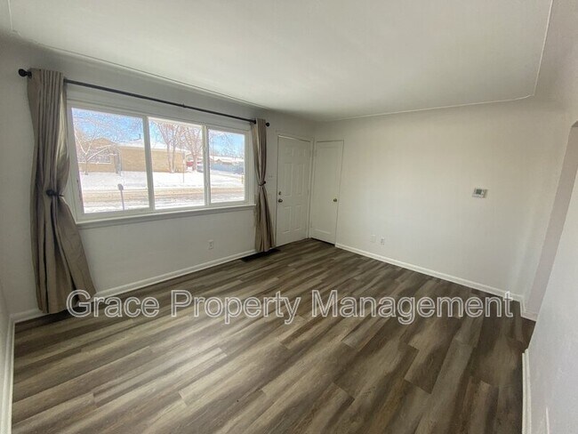 Building Photo - 545 S. Stuart St.